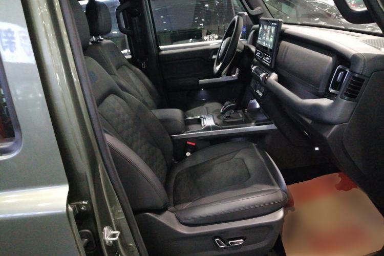 Used 212 T01 2024 2.0T Explorer
