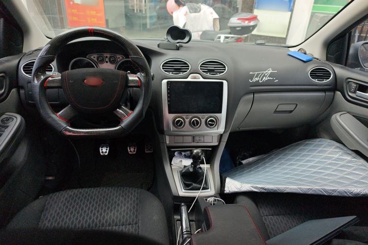 Used Ford Focus 2012 Hatchback Classic 1.8L Manual Base Model Center Console