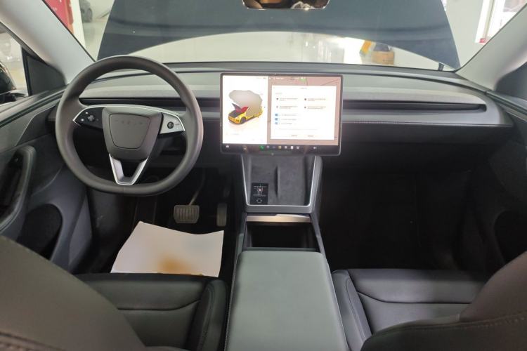 Used Tesla Model Y 2025 Long-Range All-Wheel-Drive Version