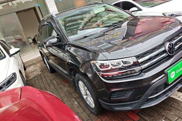 Used Volkswagen Tharu 2021 280TSI Two-Wheel Drive Trend Edition Front Right 45 Deg