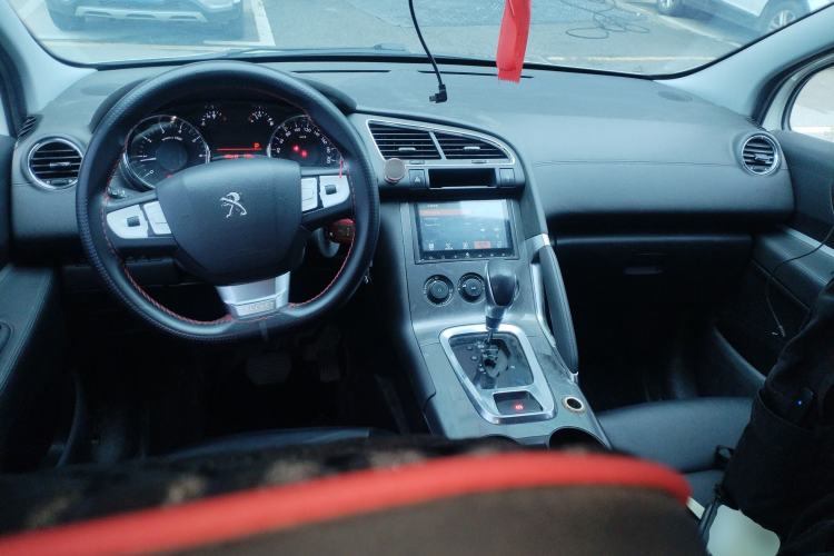 Used Peugeot 3008 2016 2.0L Automatic Classic Edition Center Console