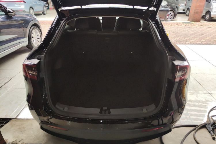 Used Tesla Model Y 2023 Rear-Wheel-Drive Version Trunk