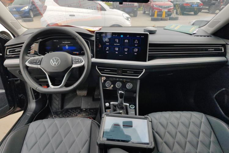 Used Volkswagen Sagitar 2023 300TSI DSG Excellence Edition Center Console