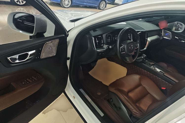 Used Volvo XC60 2021 T5 4x4 Smart Luxury Edition Driver Seat