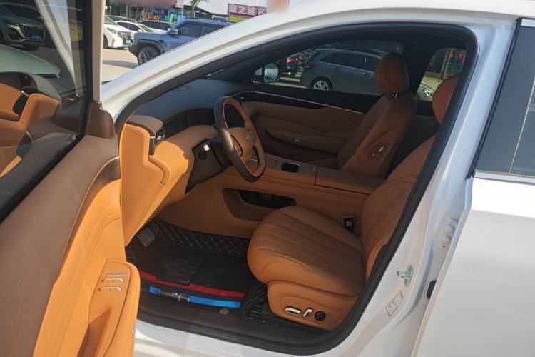 Used Dongfeng Aeolus L8 2025 Model 185KM Dream Edition