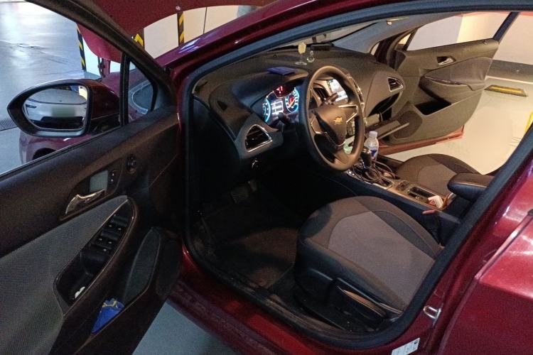 Used Chevrolet Cruze 2017 1.5L Automatic Pioneer Sunroof Edition
