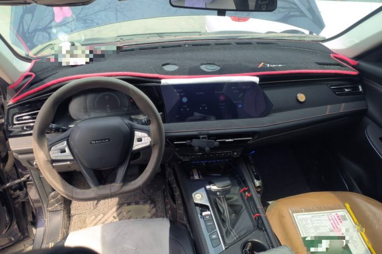 Used CHANGAN OSHAN X7 PLUS 2022 1.5T Blue Whale Edition Automatic Prestige 7-Seater Center Console