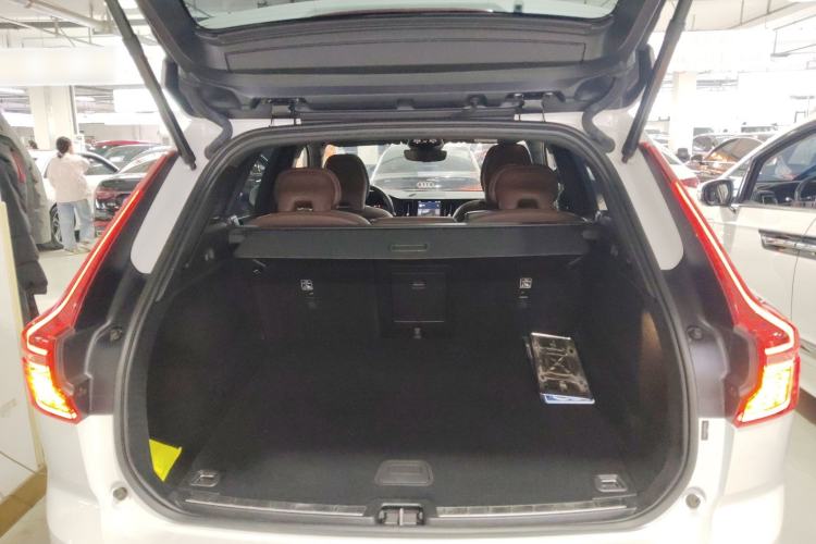 Used Volvo XC60 2023 B5 4x4 Smart Luxury Edition