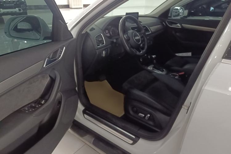 Used Audi Q3 2017 40 TFSI quattro all-wheel-drive sport model
