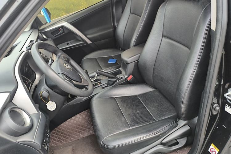 Used Toyota RAV4 2016 2.0L CVT Two-Wheel Drive Fashion Edition China V Standard
