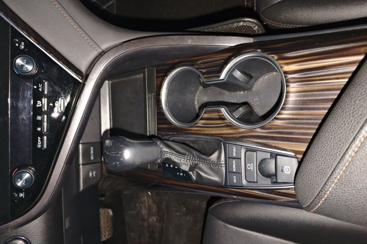 Used Toyota Camry 2019 2.5G Luxury Edition China V Standard Interior 1