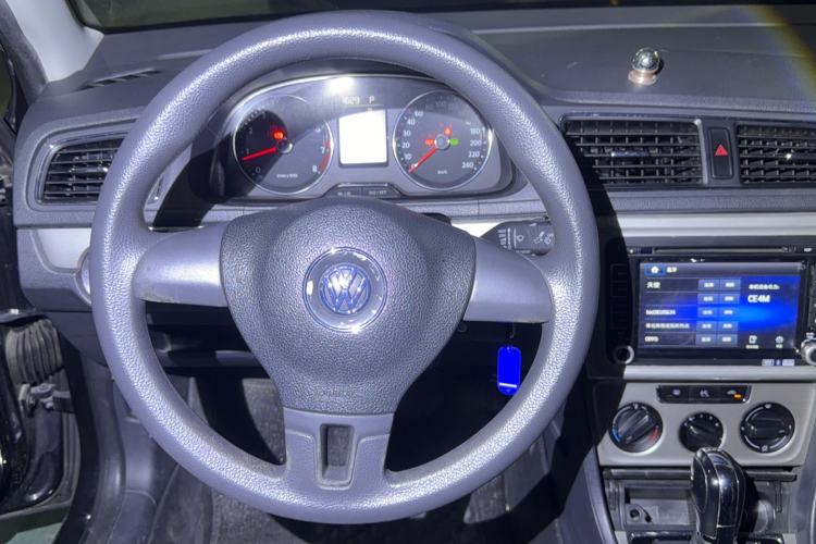 Used Volkswagen Lavida 2013 Revised Version 1.4 TSI DSG Comfort Edition Interior 5