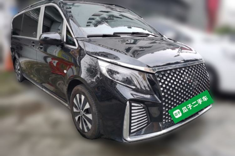 Used Mercedes-Benz Vito 2023 2.0T Elite Version 7 Seats Front Right 45 Deg