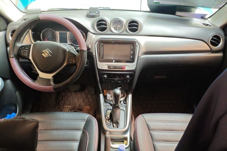 Used Suzuki Vitara 2016 1.4T Automatic Two-Wheel Drive Elite Model Center Console