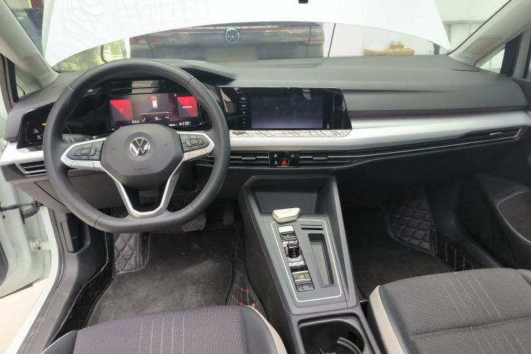 Used Volkswagen Golf 2023 280TSI DSG Pro Center Console