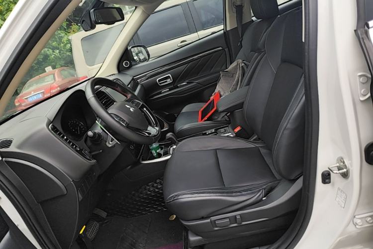 Used Mitsubishi Outlander 2019 2.4L 4x4 Zhi Xiang Edition 7 Seats China VI Standard