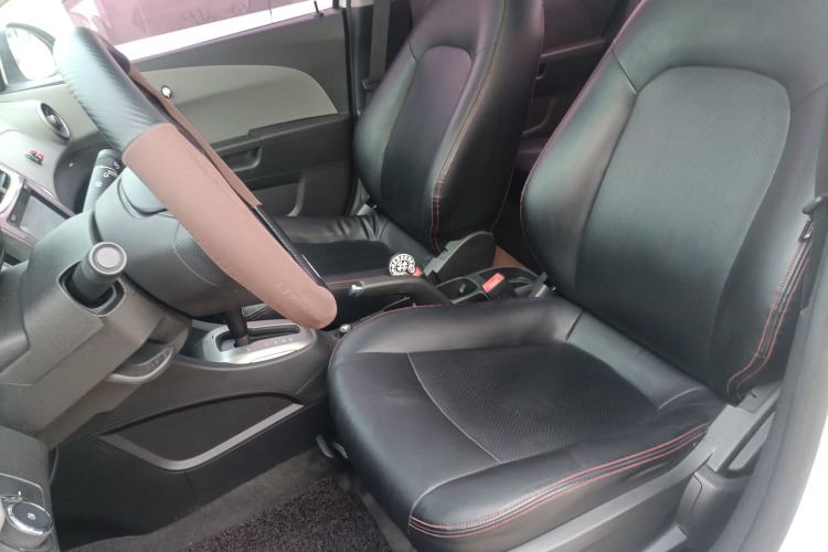 Used Chevrolet Aveo Sonic 2014 Sedan 1.4SL AT Stylish Sunroof Edition