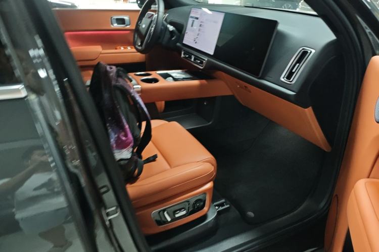 Used Li Auto L8 2025 Max Smart Refresh Edition Right Front Seat