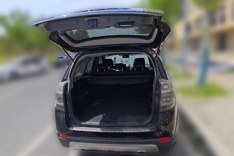 Used Chevrolet Captiva 2012 2.4L 4x4 Flagship Edition 7 Seats Trunk