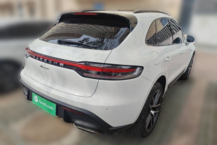 Used Porsche Macan 2024 Macan 2.0T Rear Right 45 Deg