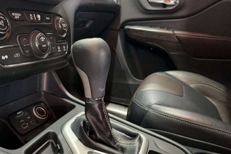 Used Jeep Cherokee 2016 2.4L Leading Edition
