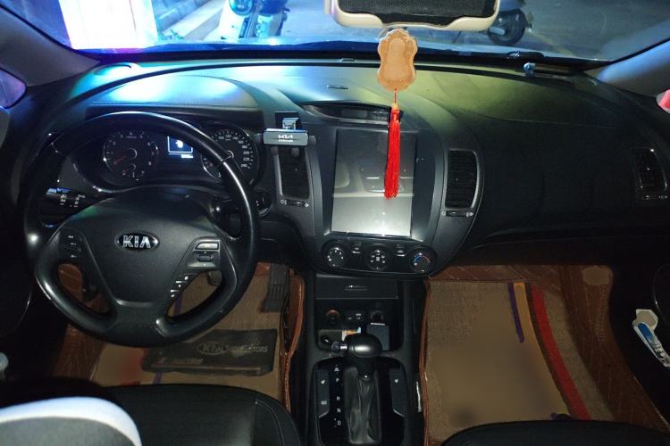 Used Kia K3 2017 1.6L Automatic 15th Anniversary Special Edition GLS Center Console