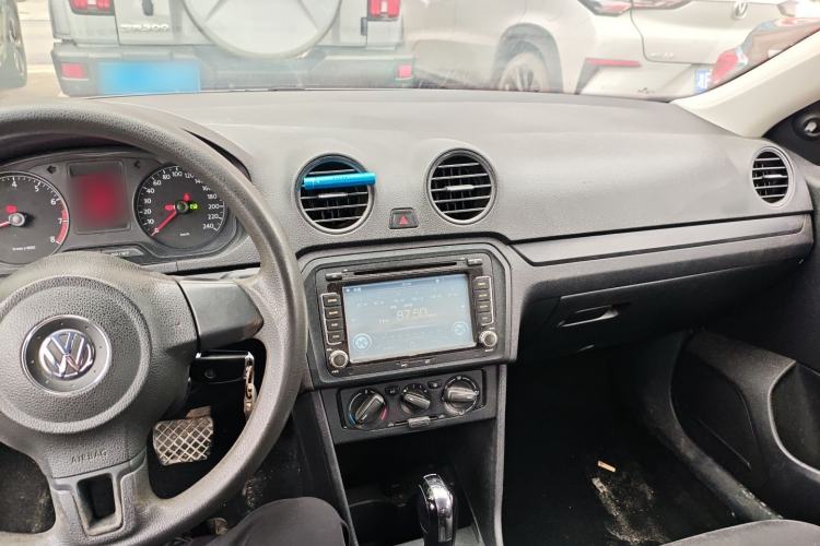 Used Volkswagen Jetta 2015 1.6L Automatic Fashion Model Center Console