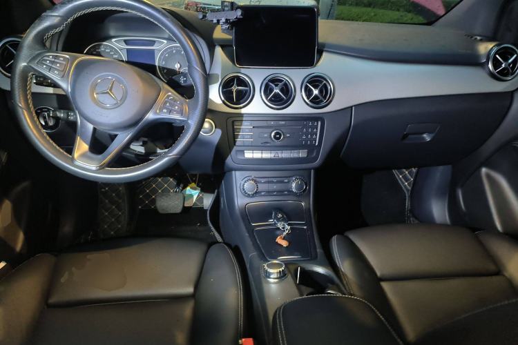 Used Mercedes-Benz B-Class 2017 B 200 Sport Edition Center Console