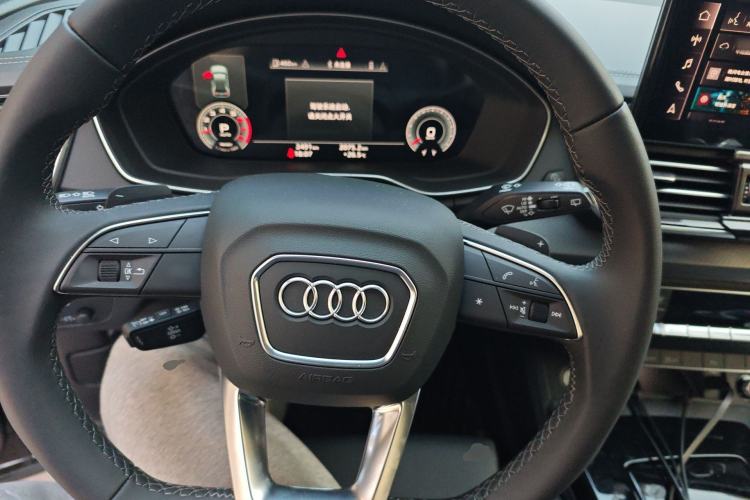 Used Audi Q5L 2025 Facelift 45th Anniversary Collector's Edition 40 TFSI Luxury Dynamic Version