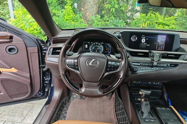 Used Lexus ES 2018 200 Luxury Edition China VI
