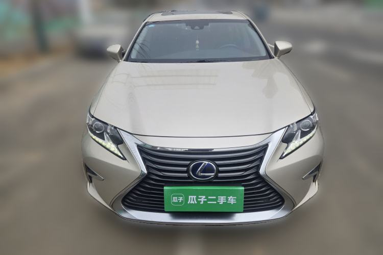 Used Lexus ES 2015 300h Comfort Edition

