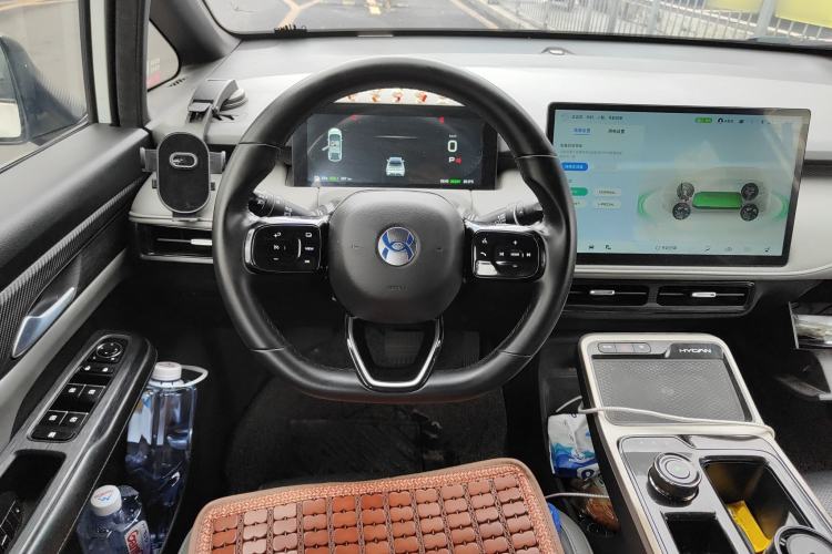 Used Hycan Z03 2022 620 km Range Trendy Cool Version 160 kW 76.8 kWh Steering Wheel