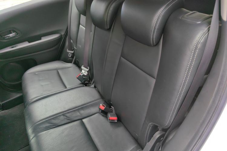 Used Honda Vezel 2015 1.5L CVT two-wheel drive Comfort trim Interior 4