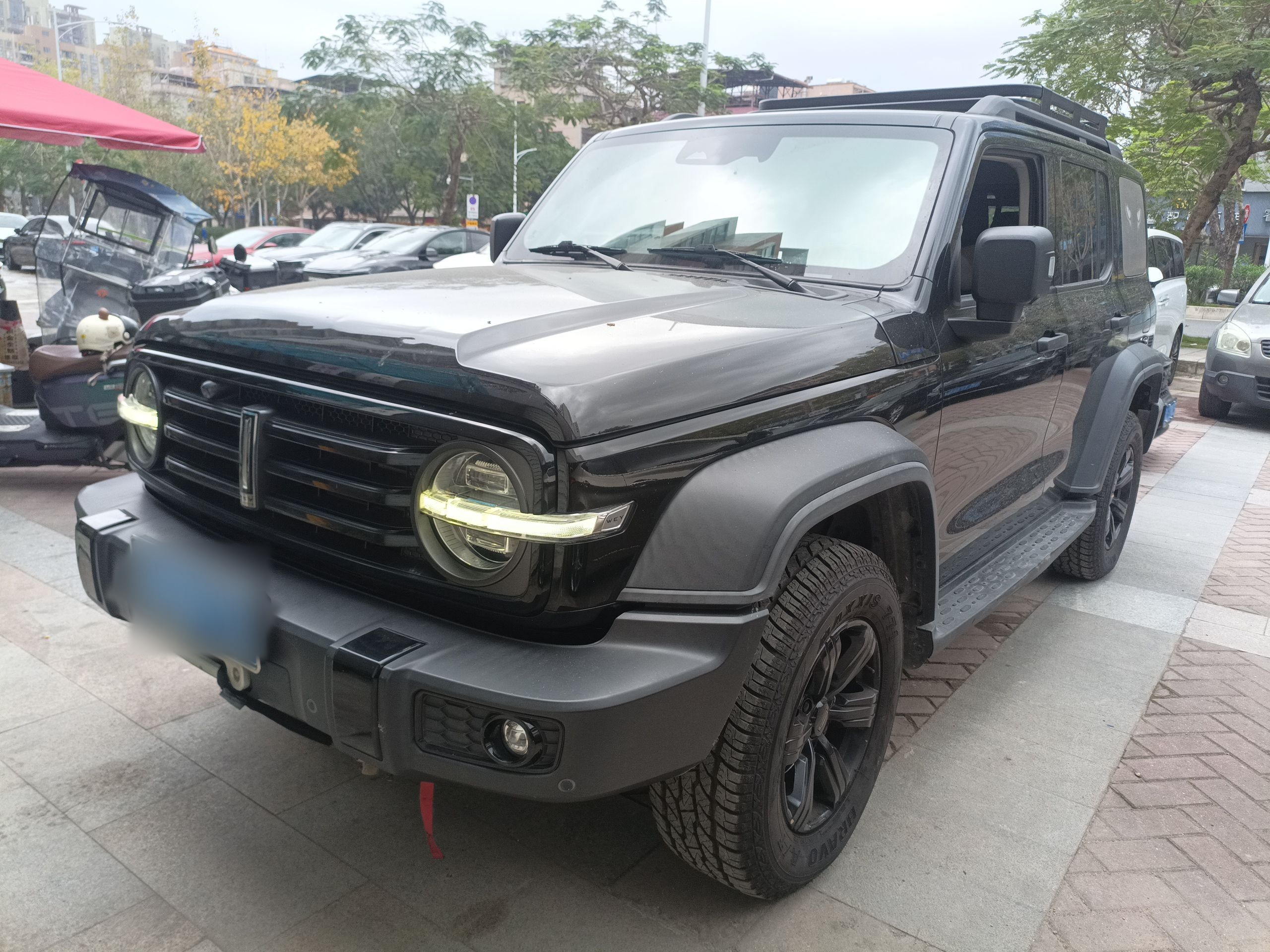 تحت مقدمة السيارة