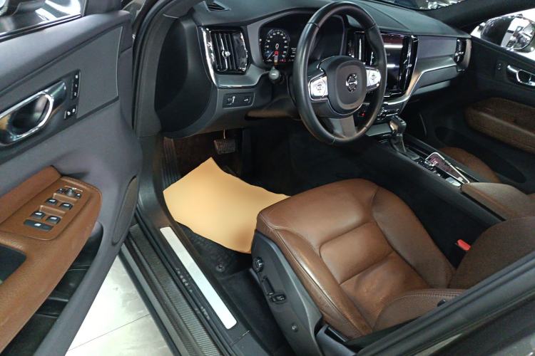 Used Volvo XC60 2021 T5 4x4 Smart Luxury Edition
