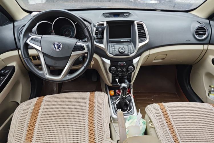 Used CHANGAN Eado 2012 1.6L Manual Luxury Model China IV Standard Center Console