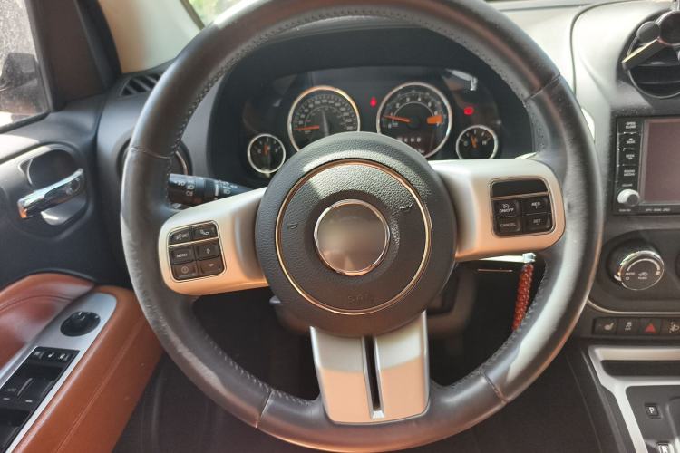 Used Jeep Compass 2014 2.4L four-wheel drive luxury navigation version