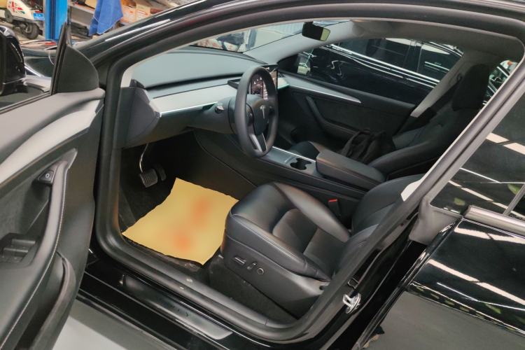 Used Tesla Model Y 2023 Long-Range All-Wheel-Drive Version
