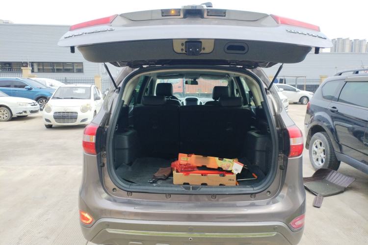 Used JMC Yusheng S350 2013 2.4T Automatic 2WD Diesel Luxury Edition 5 Seats Trunk