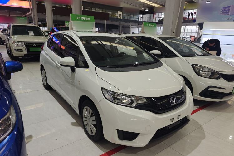 Used Honda Fit 2016 1.5L LXS CVT Comfort Sunroof Version Front Right 45 Deg