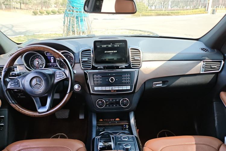 Used Mercedes-Benz GLS 2016 GLS 500 4MATIC Center Console