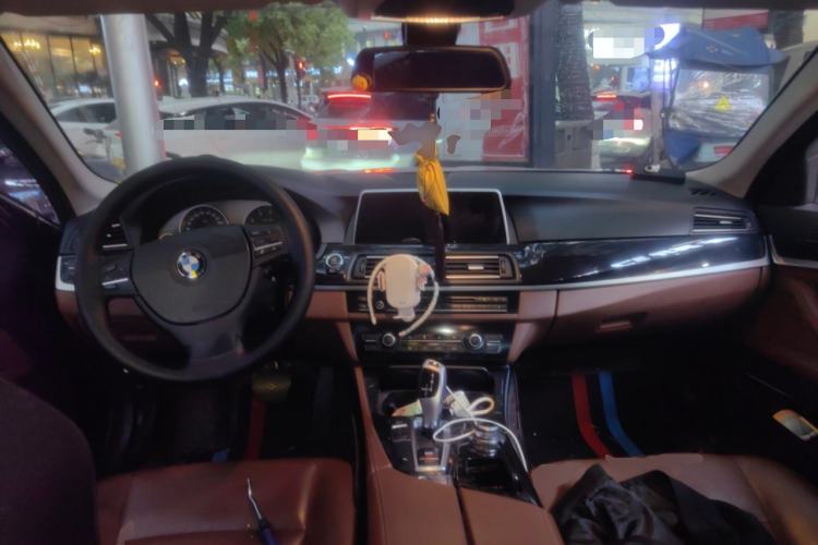 Used BMW 5 Series 2014 520Li Elegant Model Center Console