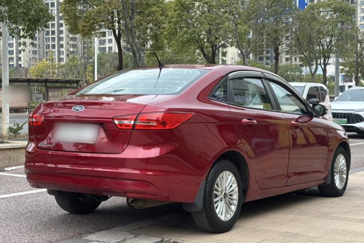 Used Ford Escort 2015 1.5L Automatic Comfort Edition Exterior 5