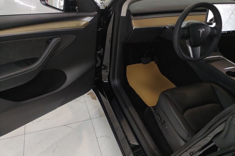 Used Tesla Model Y 2021 Long-Range All-Wheel-Drive Version 3D7
