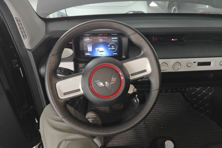 Used Wuling Hongguang MINIEV 2022 GAMEBOY 300km Enthusiast Model with Lithium Iron Phosphate Steering Wheel