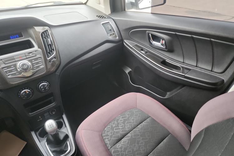 Used FAW Yingzhi G3 2016 1.5L Manual Comfort Edition Interior 2