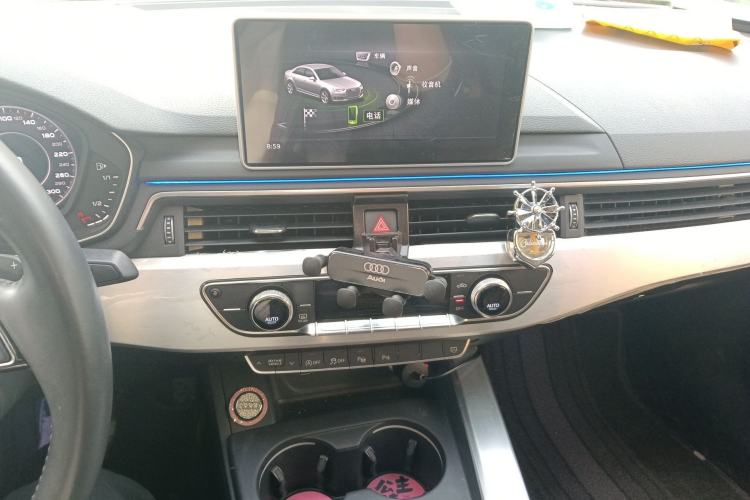 Used Audi A4L 2019 40 TFSI Fashion Edition China VI Emission Standard Audio And AC Panel