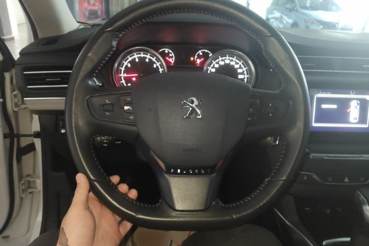Used Peugeot 408 2016 1.6T Automatic Luxury Edition Steering Wheel
