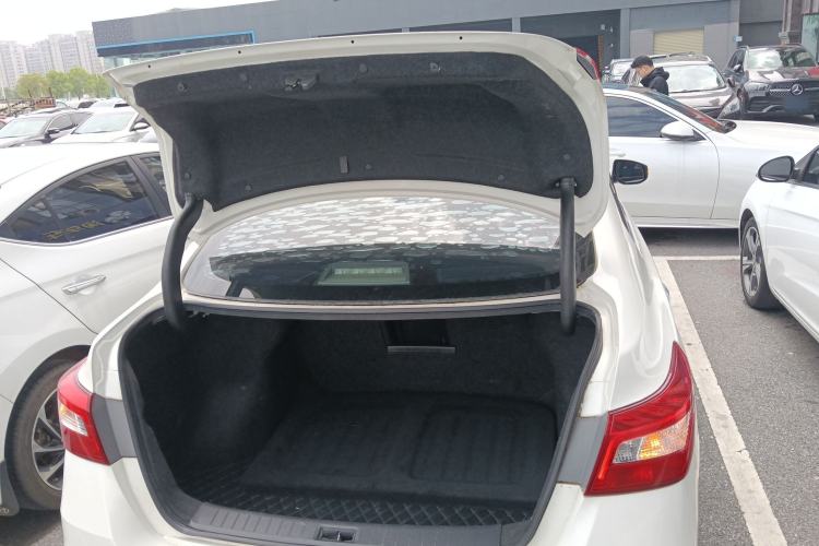 Used Nissan Sylphy 2019 1.6XV CVT Smart Connect Luxury Edition China V Standard Trunk