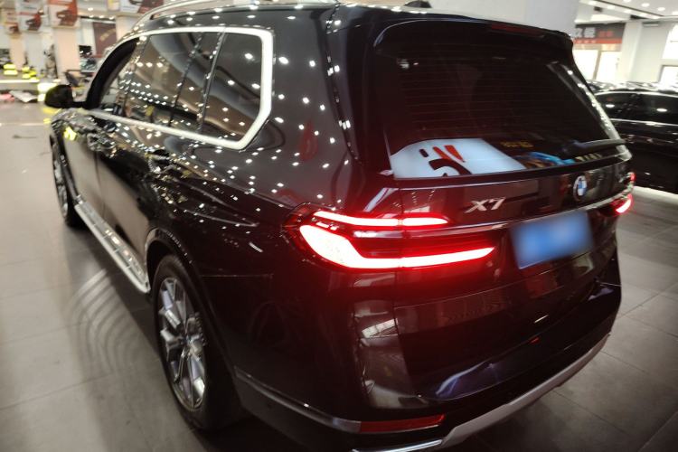 Used BMW X7 2023 xDrive40i Luxury Package with Leading Features Exterior 2